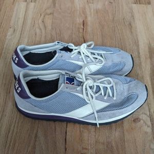 Women's size 9.5 Brooks Heritage Shoes